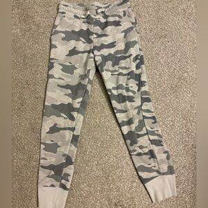 Girl’s Medium Old Navy Gray Camo Jogger Pants